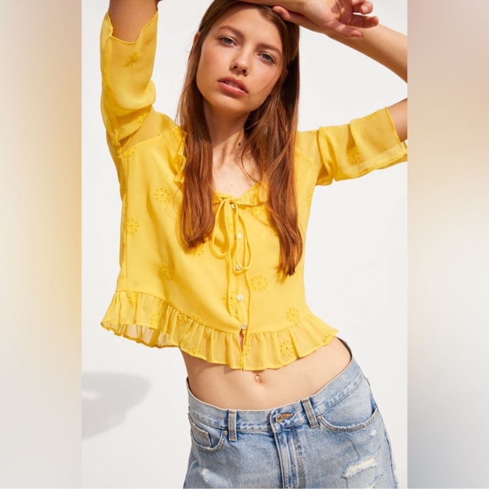 ZARA - (NWT) WOMEN’S YELLOW EMBROIDERED BLOUSE - SIZE XS